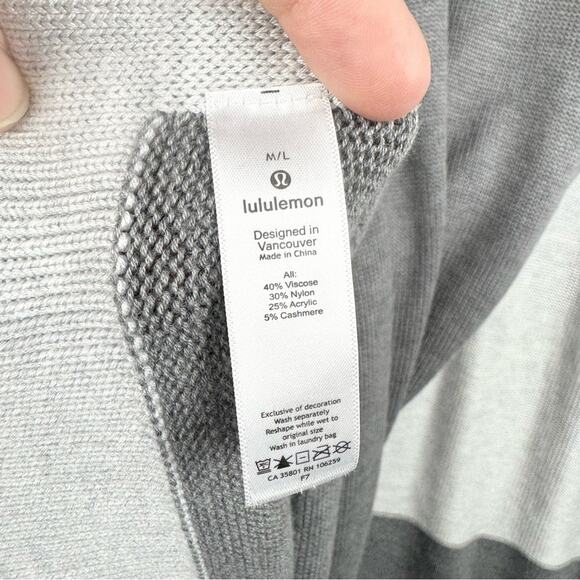 Lululemon Opened Up Hooded Poncho Hthrd Core Ultra Lt Grey/Hthrd Asphalt Grey ML - Picture 15 of 15